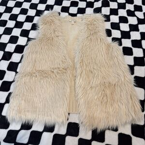 Fuzzy Vest — SUPER CUTE!
